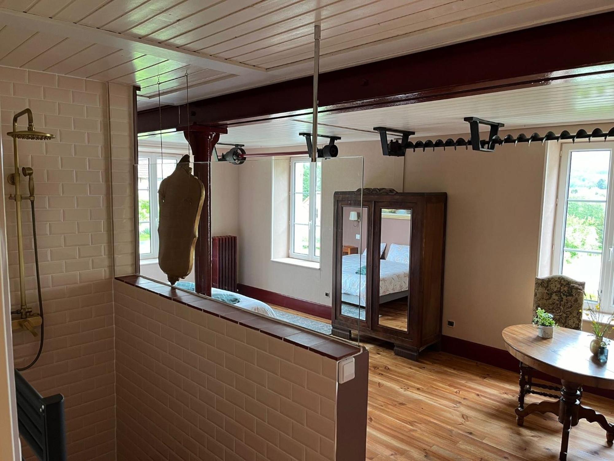 Saint-Symphorien-de-Marmagne Moulin De Maupoy B&B 외부 사진