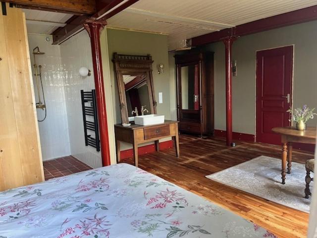 Saint-Symphorien-de-Marmagne Moulin De Maupoy B&B 외부 사진